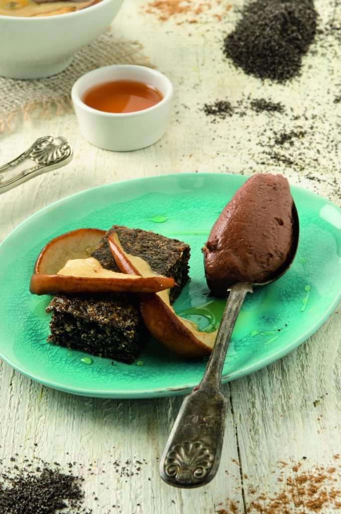 06 02 aladins mohnschnitte mit geschmorten birnen und schokomousse c sonnentor scaled 2 scaled 1