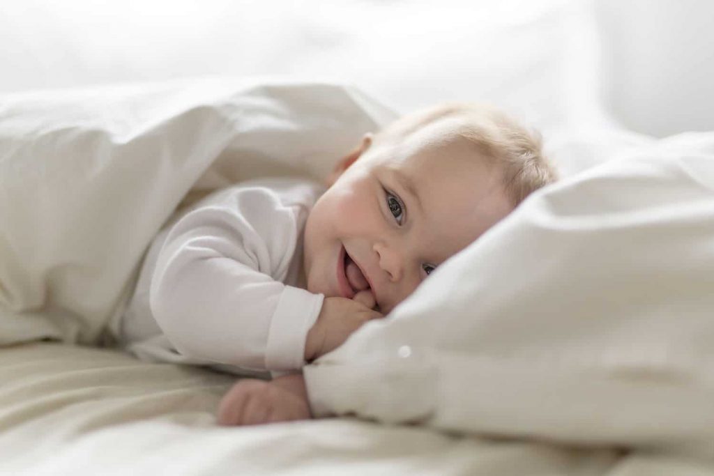 Kind und Bauchschmerzen 11 Zu viele genaschte Süßigkeiten können ebenso für grummelnde kleine Bäuchlein verantwortlich sein wie ein Magen-Darm-Infekt. Worauf man achten sollte, wenn Kinder über Schmerzen in der Mitte klagen, und was dagegen hilft.