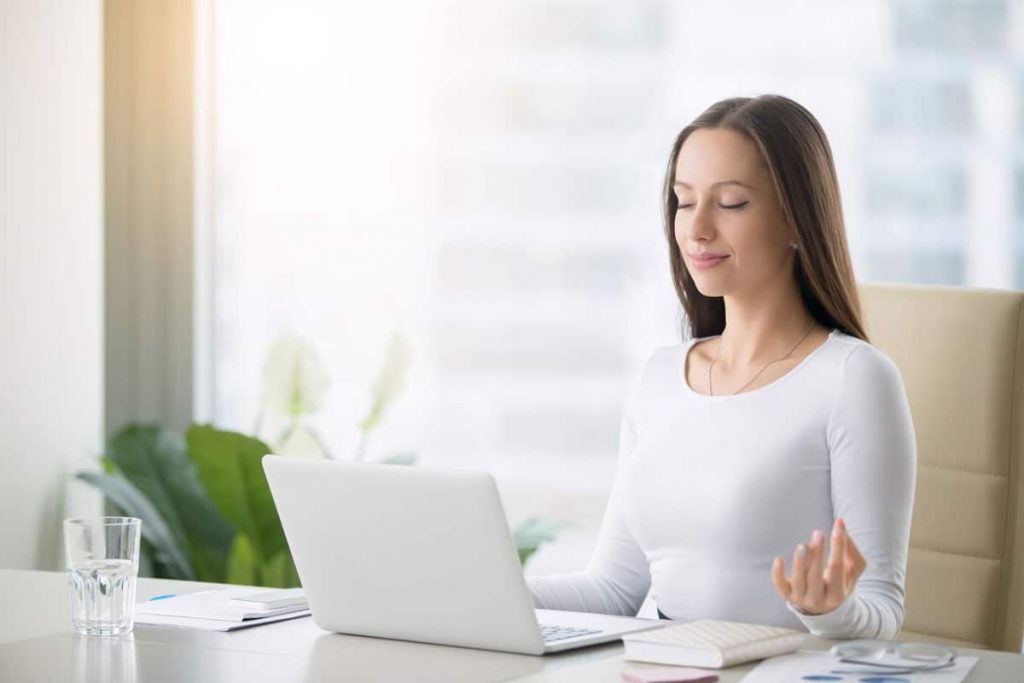 Yoga macht auch vor dem Office nicht halt