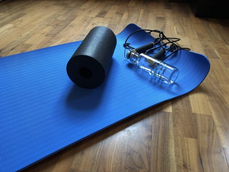 Daheim trainieren ist einfach und zeitsparend. Mit meinen Expertentipps sparst du dir das Fitnessstudio!