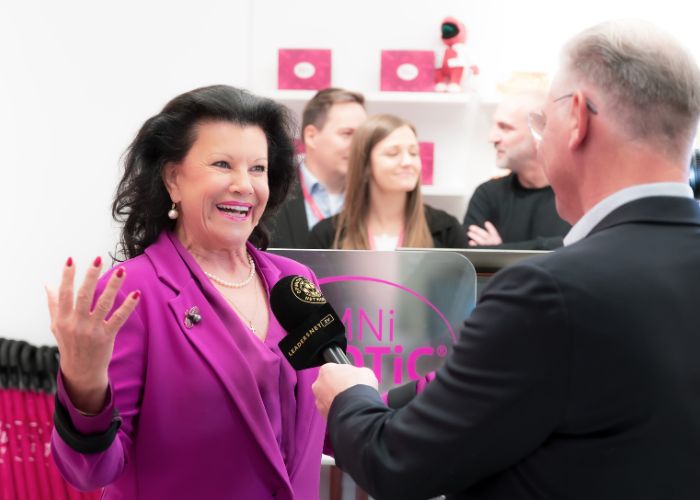 Prof. Anita Frauwallner in der OMNi-BiOTiC® WORLD